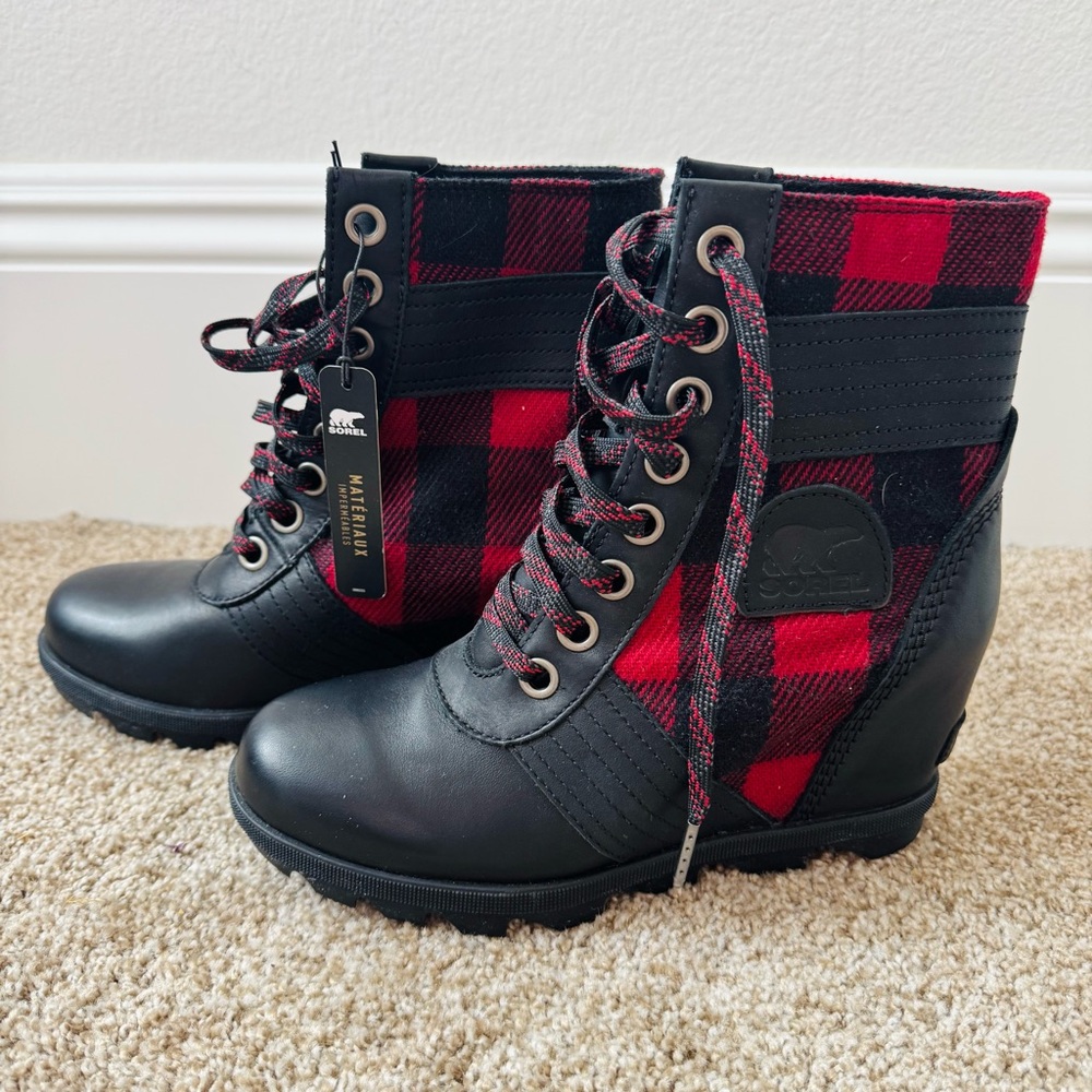 NWT Sorel Lexi Leather Red and Black Plaid Waterproof Lace-Up Boots